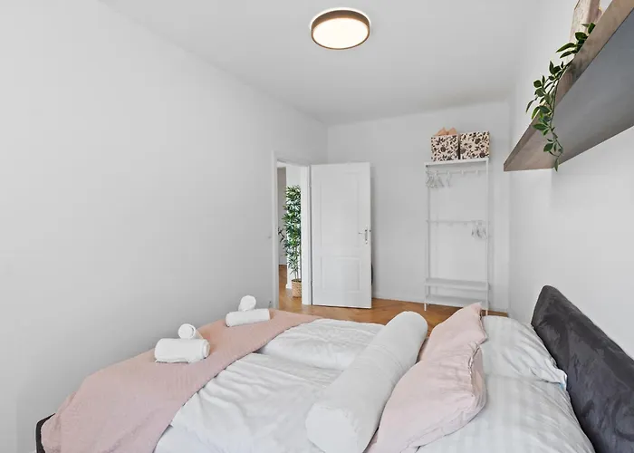 Feelhome-balkon-zentrum-6 Gaeste-wifi-smart Tv